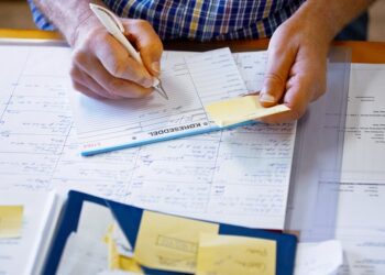 Депутат Бейсенбаев раскритиковал господдержку малого и среднего бизнеса