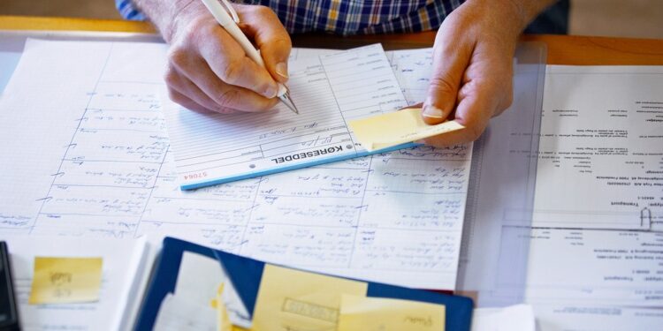 Депутат Бейсенбаев раскритиковал господдержку малого и среднего бизнеса