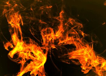 Пожар в Астане: на тушение ресторана брошены силы по повышенному рангу (ВИДЕО)