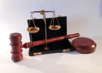 Пьяный водитель сбил полицейского, но тюрьма ему не грозит