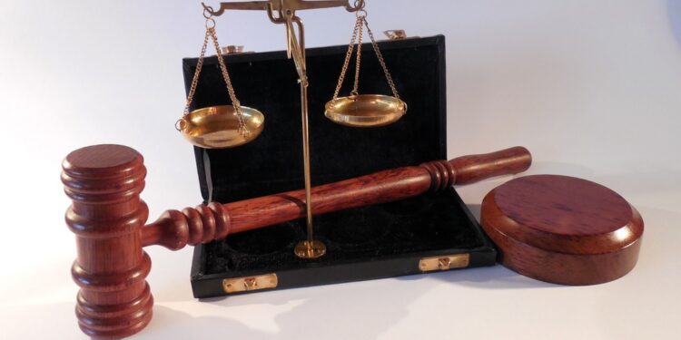 Пьяный водитель сбил полицейского, но тюрьма ему не грозит