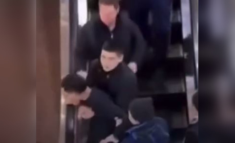 Парня забрали в армию прямо с работы в ТЦ Астаны (ВИДЕО)