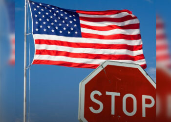 США полностью запретили въезд гражданам семи стран