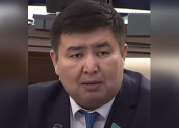 Депутат Елнур Бейсенбаев раскритиковал чиновников (ВИДЕО)
