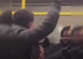 Агрессивный пассажир напал на иностранца в автобусе Алматы