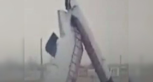 Сильный ветер сорвал башню и повредил линии электропередач в ЗКО (ВИДЕО)