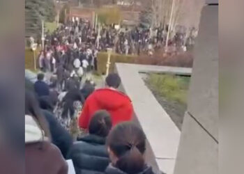 В Алматы прошла массовая эвакуация людей из-за землетрясения