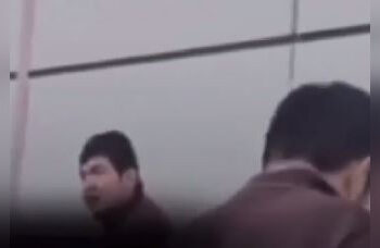 Средь бела дня в Алматы неизвестные пытались похитить девушку