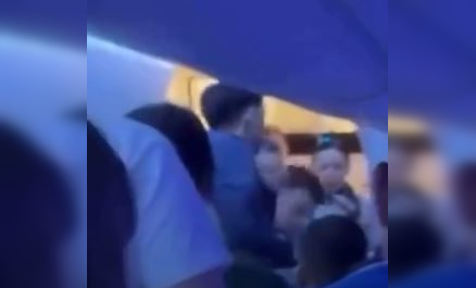 На рейсе из Алматы в Бангкок подрались пьяные пассажиры (ВИДЕО)