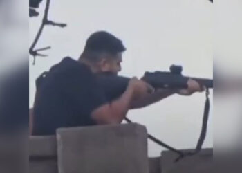 Стрельбу на пляже в Австралии устроили отец и сын (ВИДЕО)