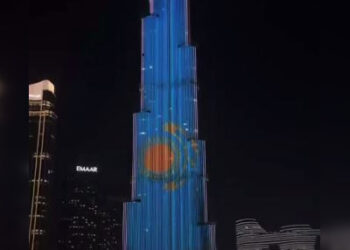 «Бурдж-Халифа» засиял цветами флага Казахстана (ВИДЕО)