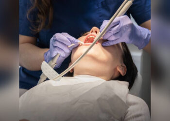 Лечение всех зубов за раз: министр предупредила о рисках общего наркоза у детей