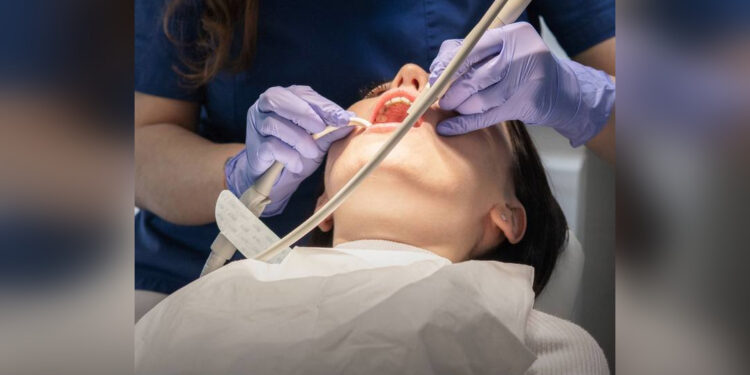 Лечение всех зубов за раз: министр предупредила о рисках общего наркоза у детей