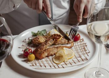 Я родилась в СССР: клиенту в ресторане объяснили нежелание обслуживать на казахском