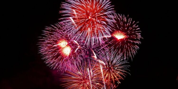 Алматинцы призывают отказаться от новогодних салютов на фоне сильного смога