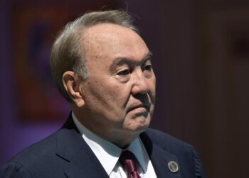 Аким Кызылординской области отказался отвечать на вопросы о Назарбаеве