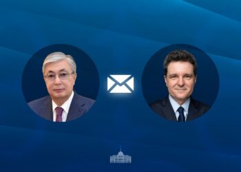 Токаев поздравил президента Румынии с национальным праздником