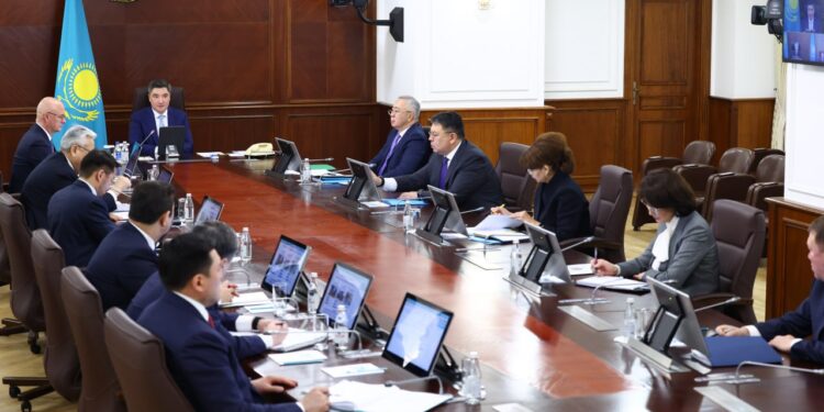 Бектенов: Доля обрабатывающей промышленности в структуре ВВП составляет 13%