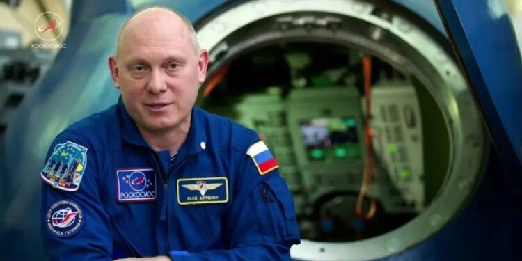 Подозрения в утечке: российского космонавта исключили из экипажа Crew-12