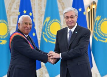 Токаев наградил президента Европейского совета орденом «Достық» I степени