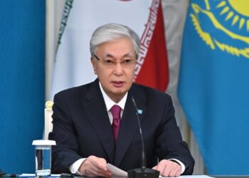 Токаев пригласил иранских инвесторов в казахстанские магистрали