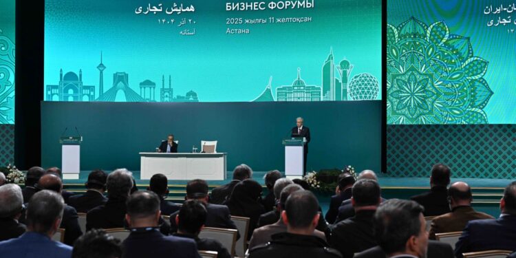 Грузоперевозки, авиарейсы, молочный завод и Каспий: о чём говорили на форуме главы Казахстана и Ирана 