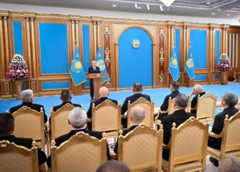 Токаев поздравил энергетиков с профессиональным праздником