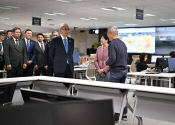 Президент осмотрел Ситуационный центр по ЧС в столице Японии