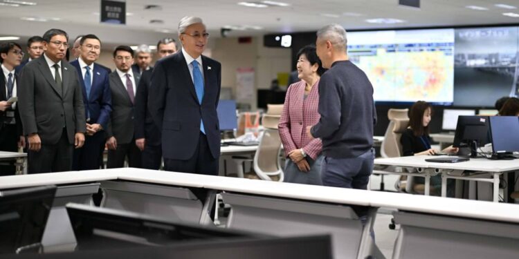 Президент осмотрел Ситуационный центр по ЧС в столице Японии