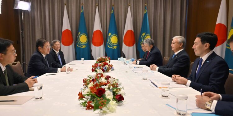 Логистика, минералы, технологии: Токаев обсудил с представителем компании Mitsui потенциальные проекты