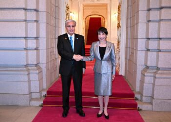 Токаев прибыл во дворец Акасака, чтобы принять участие в приёме от имени премьера