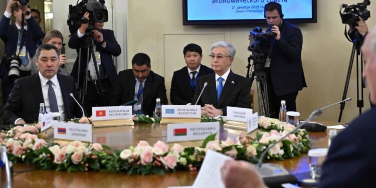 Токаев принял участие в заседании Высшего Евразийского экономического совета в узком составе