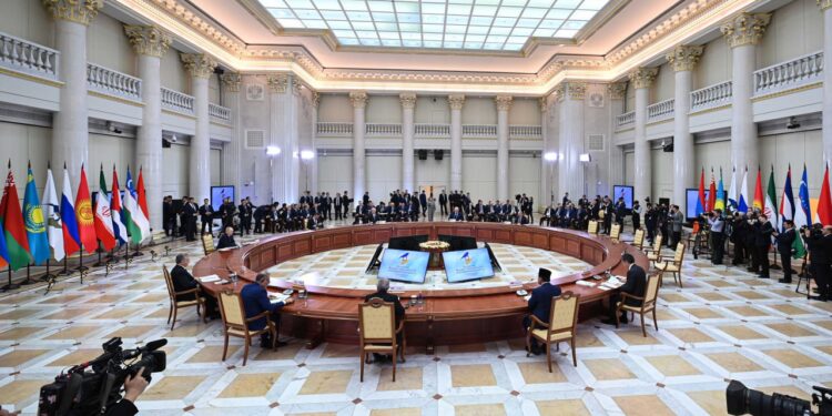 Барьеры в торговле, ИИ, потенциал экспорта, Глобальный Юг: о чём говорил Токаев на заседании ВЕЭС