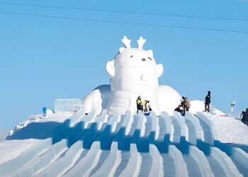 Китай запустил грандиозные зимние фестивали (ВИДЕО)