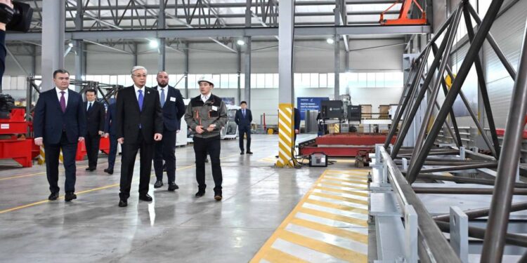 Глава государства посетил завод Tausogar
