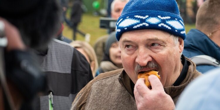 Спецпосланник Трампа предложил Лукашенко препараты для похудения