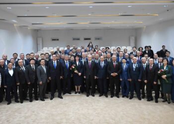 Токаев вручил награды жителям Жамбылской области