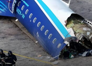 Разбившийся под Актау самолёт AZAL мог быть повреждён боевыми элементами