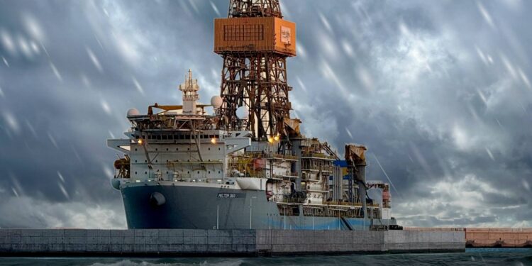 КТК остановил перевалку нефти из-за непогоды