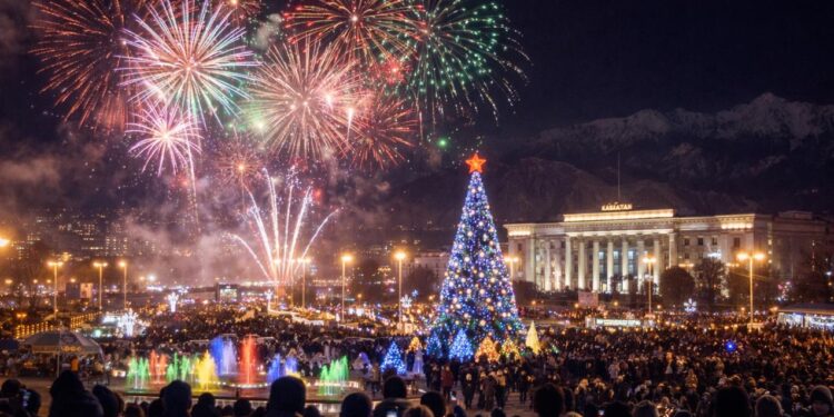 Где смотреть новогодние салюты в Астане и Алматы