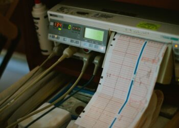 Два ребёнка в реанимации: 52 человека отравились в поезде в Алматы