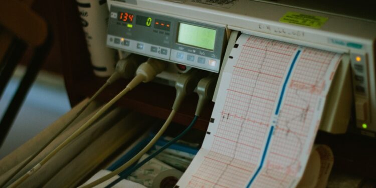 Два ребёнка в реанимации: 52 человека отравились в поезде в Алматы