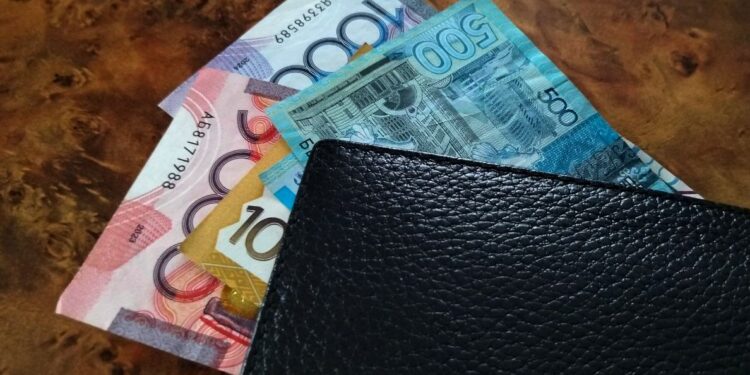 Тенге с начала года укрепился на 2,4% (ВИДЕО)