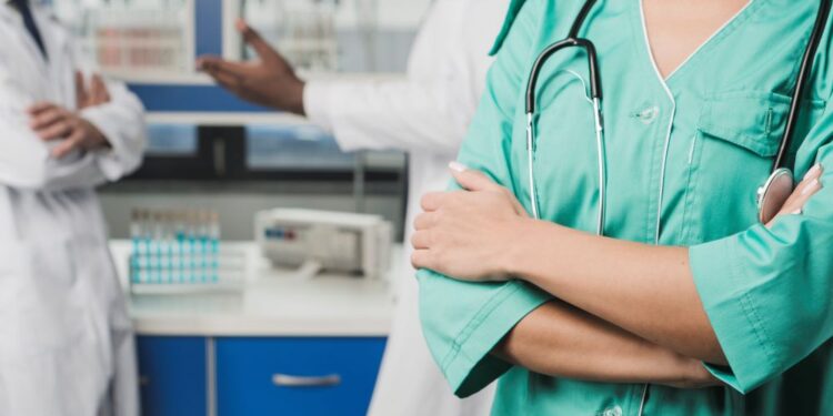 Сенат принял поправки, усиливающие защиту медиков от нападений