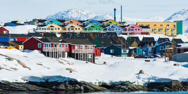 Трамп заявил о намерении начать переговоры о покупке Гренландии