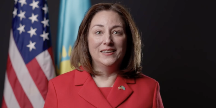 Новый посол США в Казахстане снова заговорила на казахском (ВИДЕО)
