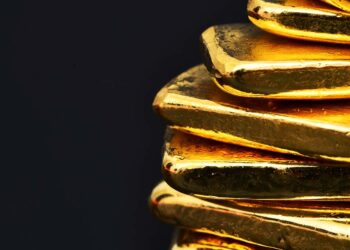 Золото рвётся к отметке в 5 тысяч долларов: за сколько его можно купить в Казахстане?