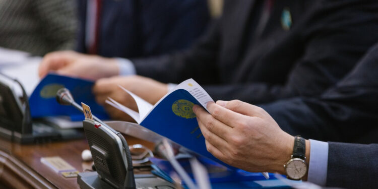 Новые законопроекты поступили в Мажилис Парламента РК