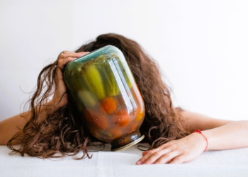 Ягоды или кокосовая вода: что лучше всего помогает при похмелье