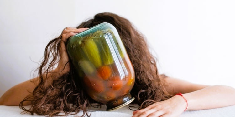 Ягоды или кокосовая вода: что лучше всего помогает при похмелье